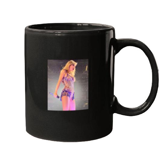 Discover taylor6 swift ✩ the eras tour (not my pic) Mugs