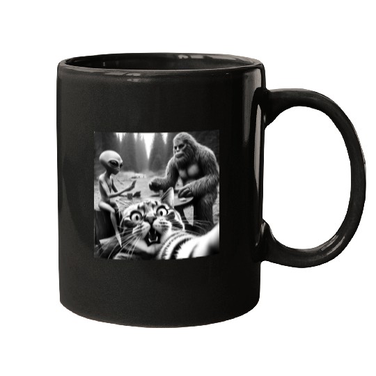 Sasquatch Bigfoot Alien Surprised Scared Cat Selfi Mugs