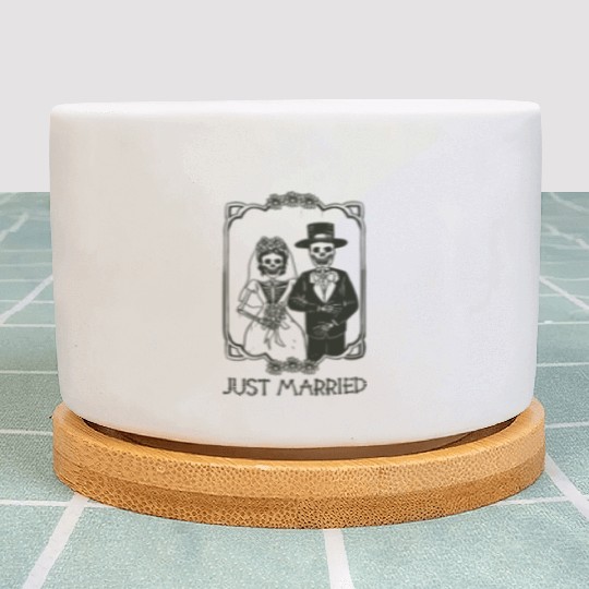 Halloween Skeletons Bride Groom Just Married Plant Pots
