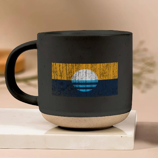 People'S Flag Of Milwaukee Vintage Style Distresse Pottery Mugs