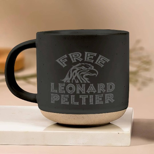 FREE LEONARD PELTIER EAGLE NATIVES grau used look Pottery Mugs