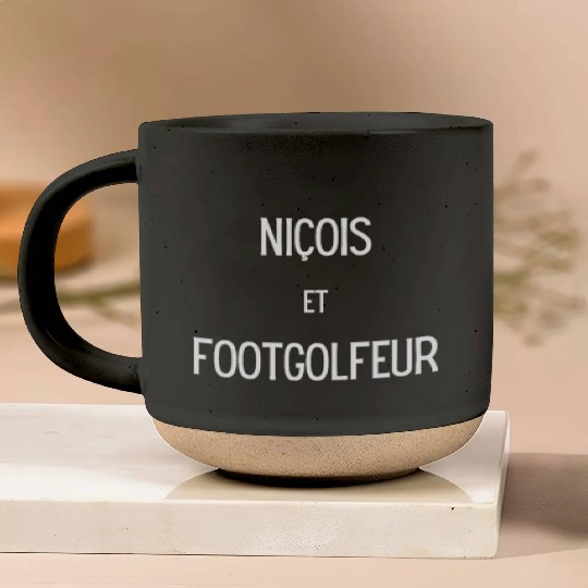Nicois et footgolfeur Pottery Mugs