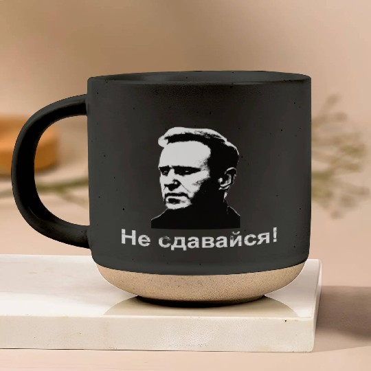 Не сдавайся! Navalny's legacy Russian translation Pottery Mugs