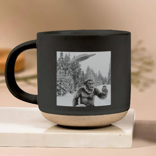Bigfoot Selfie With Alien UFO Funny Sasquatch Pottery Mugs