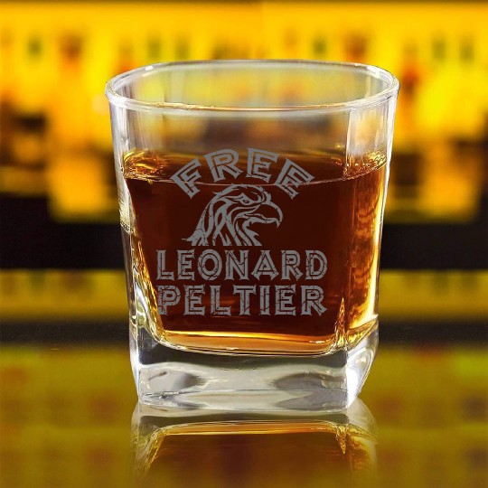 FREE LEONARD PELTIER EAGLE NATIVES grau used look Square Whiskey Glasses