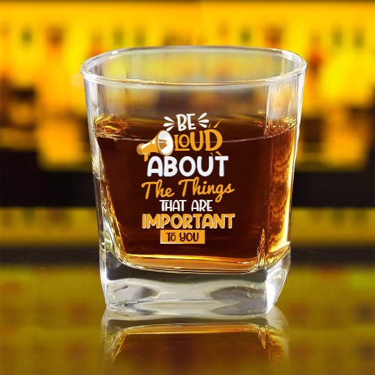 Parlez haut et fort des choses qui son important Square Whiskey Glasses