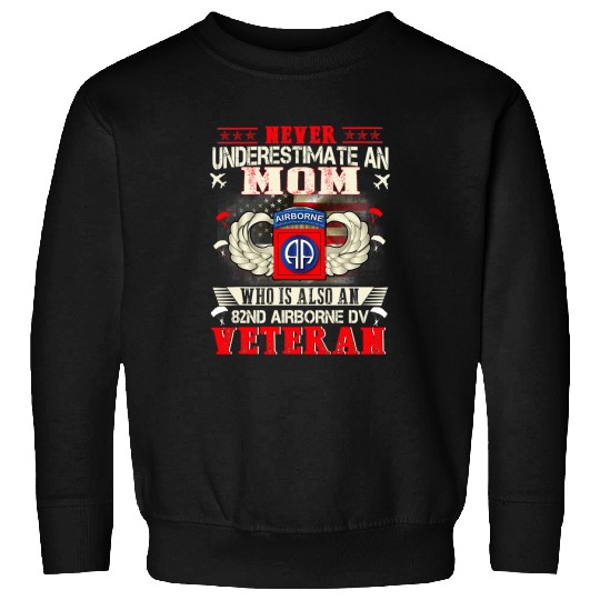 Never Undertimate An Mom 82nd Airborne Paratrooper 17 Sweatshirts