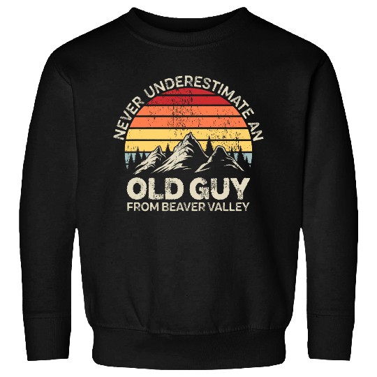 Retro vintages Never underestimate an old Guy Beaver Valley Sweatshirts