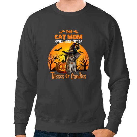 Cat Paws This Cat Mom Never Runs Out Of Kisses Or Candies Halloween 43 Sweatshirts