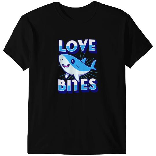 Ocean Shark Love Bites Funny antis Valentines Day Pun Joke Shark Lovers T-Shirts