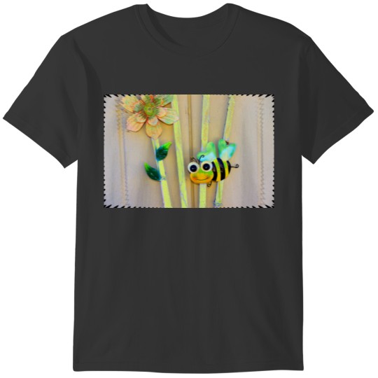 Adorable garden bee decor T-shirt