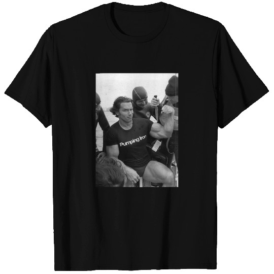 Arnold vs. Knife - Arnold Schwarzenegger - T-Shirt