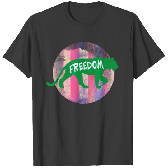 freedom, walking wild lioness, grunge style T-shirt