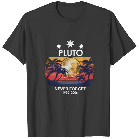 Pluto Never Forget Retro Vintage style T-Shirt. T-shirt