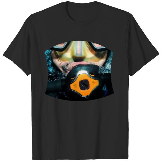 Scuba diver mask face cover T-shirt