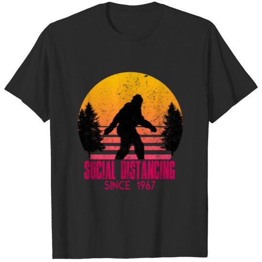 Discover Bigfoot, social distancing since 1967 T-shirt
