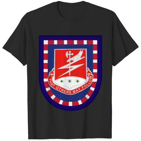 Discover Army Flash w 127th Airborne Engineer Bn DUI wo Txt T-shirt