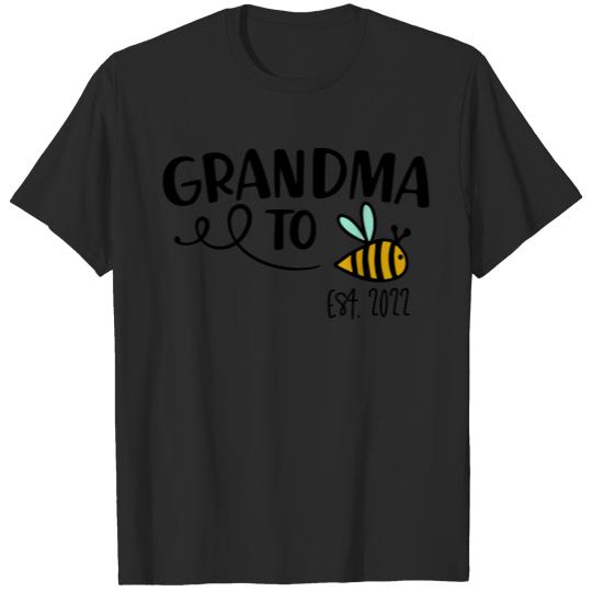 Discover grandma to be(e) est. 2022 T-shirt