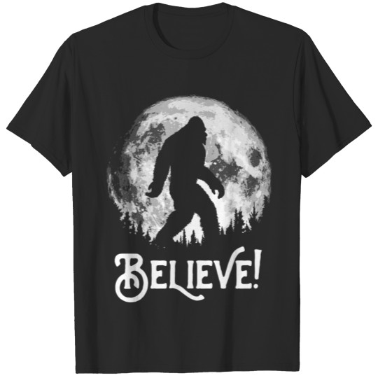 Discover Believe Bigfoot At Night Cool Full Moon Trees Grap T-shirt