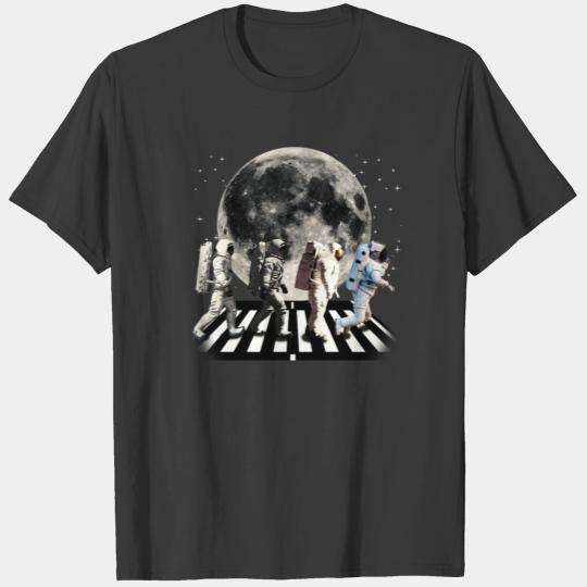 Astronauts Walking in Space to Occupy Mars Astrona T-shirt