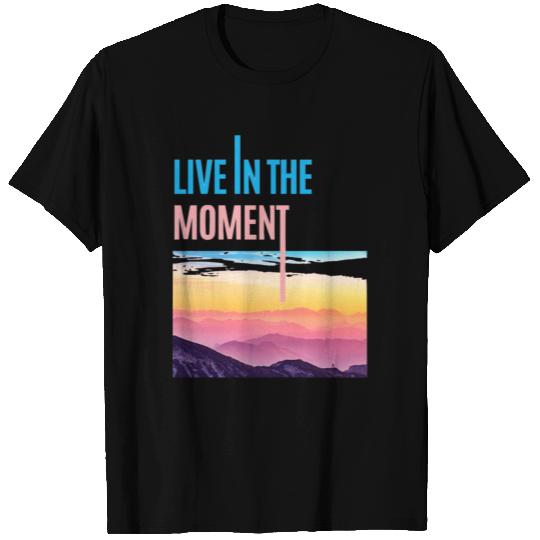 Live in the moment Premium Logo T-shirt
