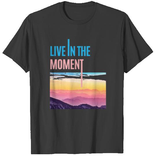 Live in the moment Premium Logo T-shirt