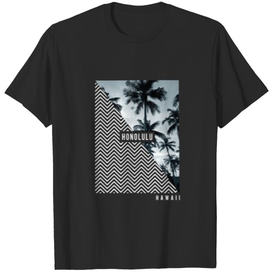 Discover Stylish Honolulu Oahu Hawaii Palm Tree Beach T-shirt