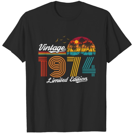 Discover 1974 Vintage born in Retro age Birthday gift idea T-shirt