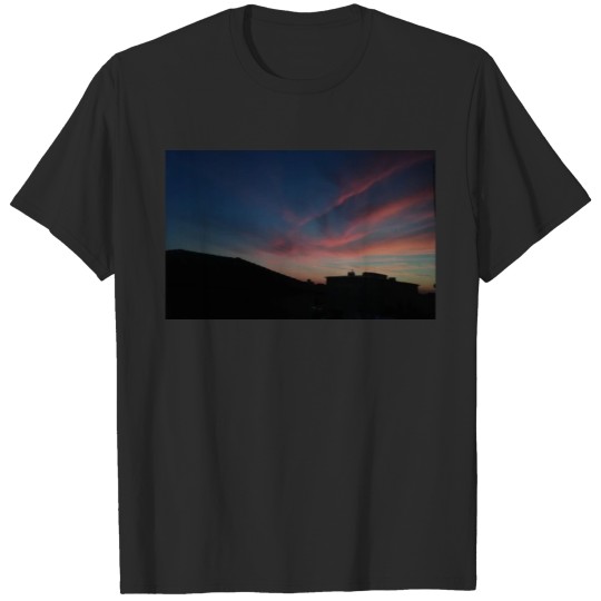 Discover pink clouds T-shirt