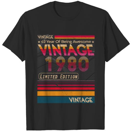 Discover Vintage 1980 42th Birthday Limited Edition Gift T-shirt