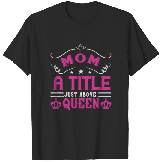 Discover Mom a title just above queen T-shirt