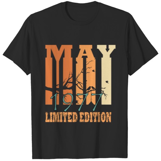 Discover May 1977 Vintage Birthday gift T-shirt