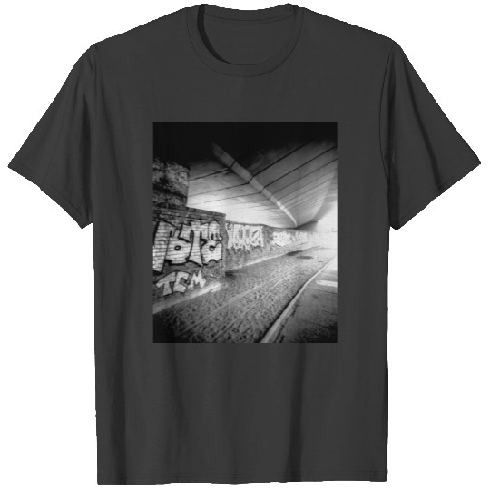 URBAN LONDON PHOTO: UNDER THE WESTWAY FLYOVER T-shirt
