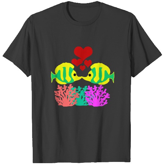 Butterfly Fish kissing over the coral T-shirt
