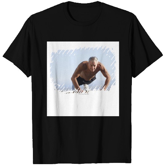 USA, California, Berkeley, Senior man exercising T-shirt