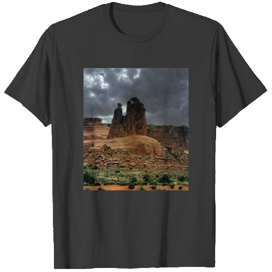 The Three Gossips Arches National Park T-shirt