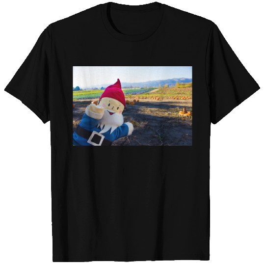 gnome, pumpkin, patch, farm, field, harvest, autum T-shirt