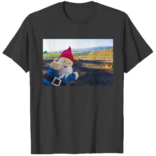 gnome, pumpkin, patch, farm, field, harvest, autum T-shirt