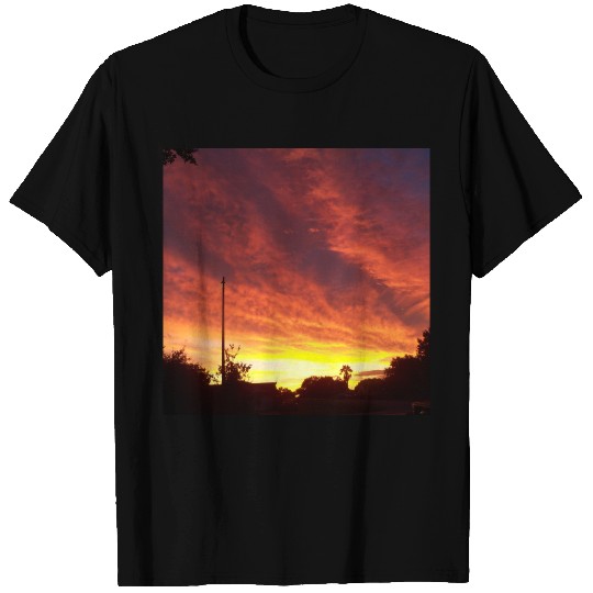 Hurricane coming at sunset T-shirt