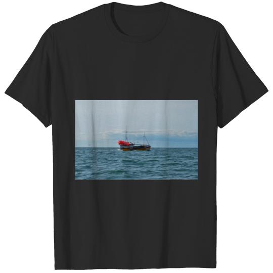 Discover Lobster Boat Amanda Jane T-shirt