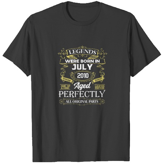 Discover 28Th Birthday Retro Vintage Legends Were Born In J T-shirt