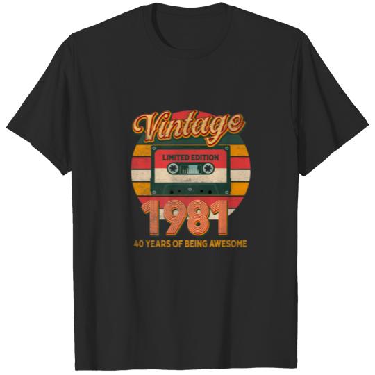 Vintage 1981 Born In 1981 40th Birthday 40 Years O T-shirt