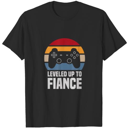Mens Leveled Up To Fiance Gifts For Him Newly Enga T-shirt
