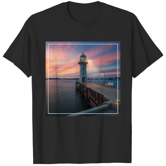Discover Lighthouse Raffles | Marina, Singapore T-shirt