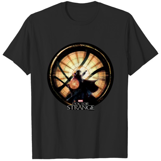 Discover Doctor Strange In Front of Window of Worlds T-shirt