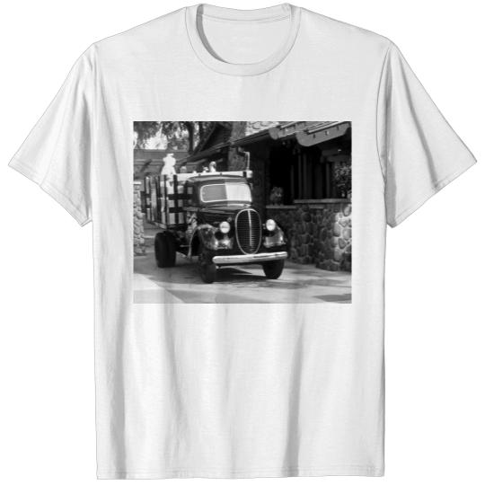 Discover Vintage Truck Black and White T-shirt