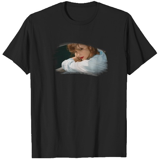 Discover Taylor 1989 Photoshoot T-Shirts