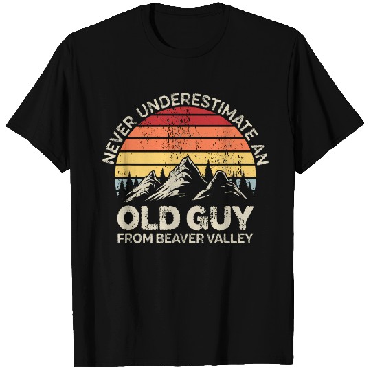Retro vintages Never underestimate an old Guy Beaver Valley T-Shirts