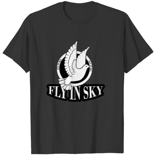 fly in sky T-shirt