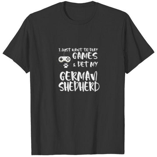 (German Shepherd dog drinking beer) T-shirt